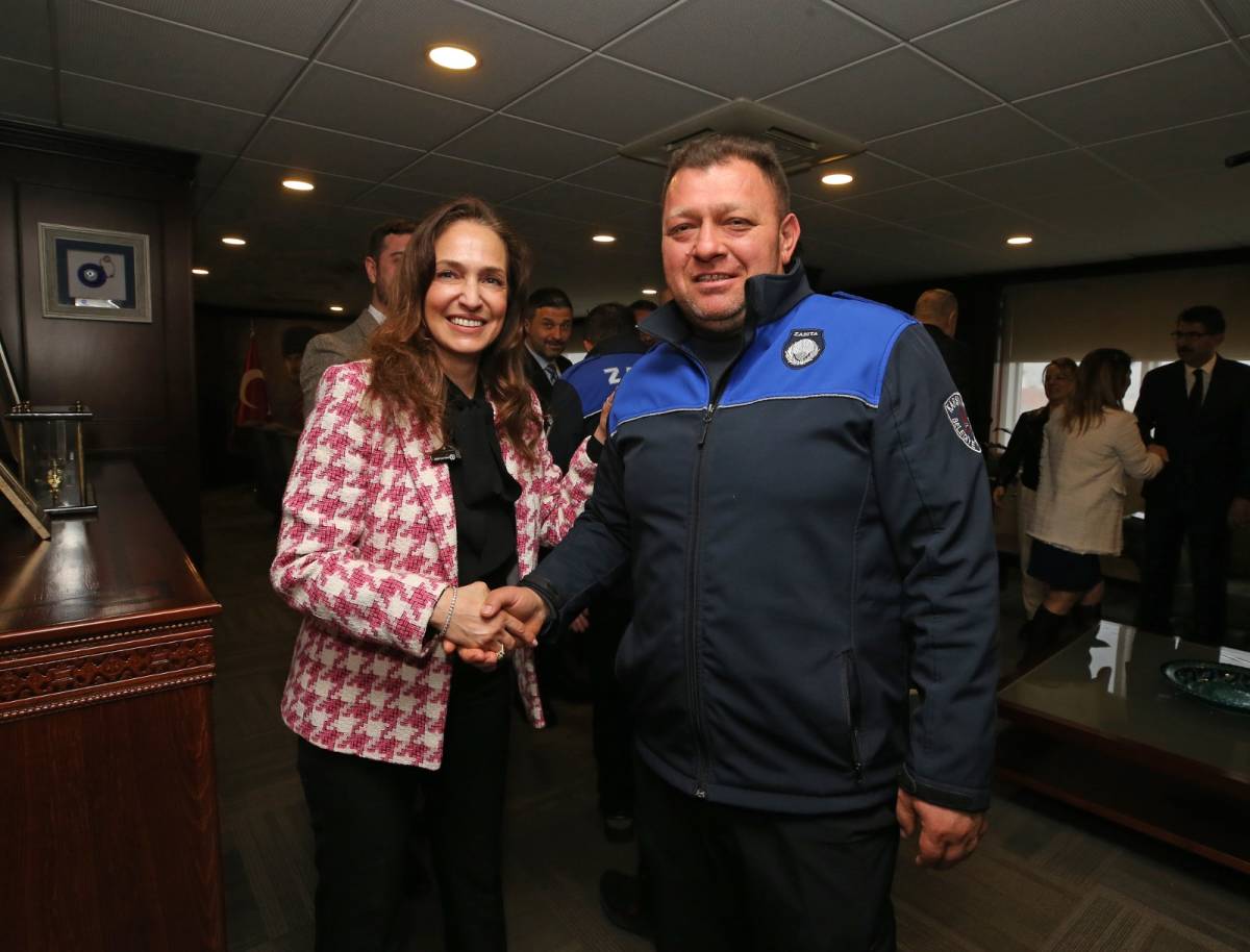 Başkan Ünsal personeliyle bayramlaştı: Biz büyük bir aileyiz