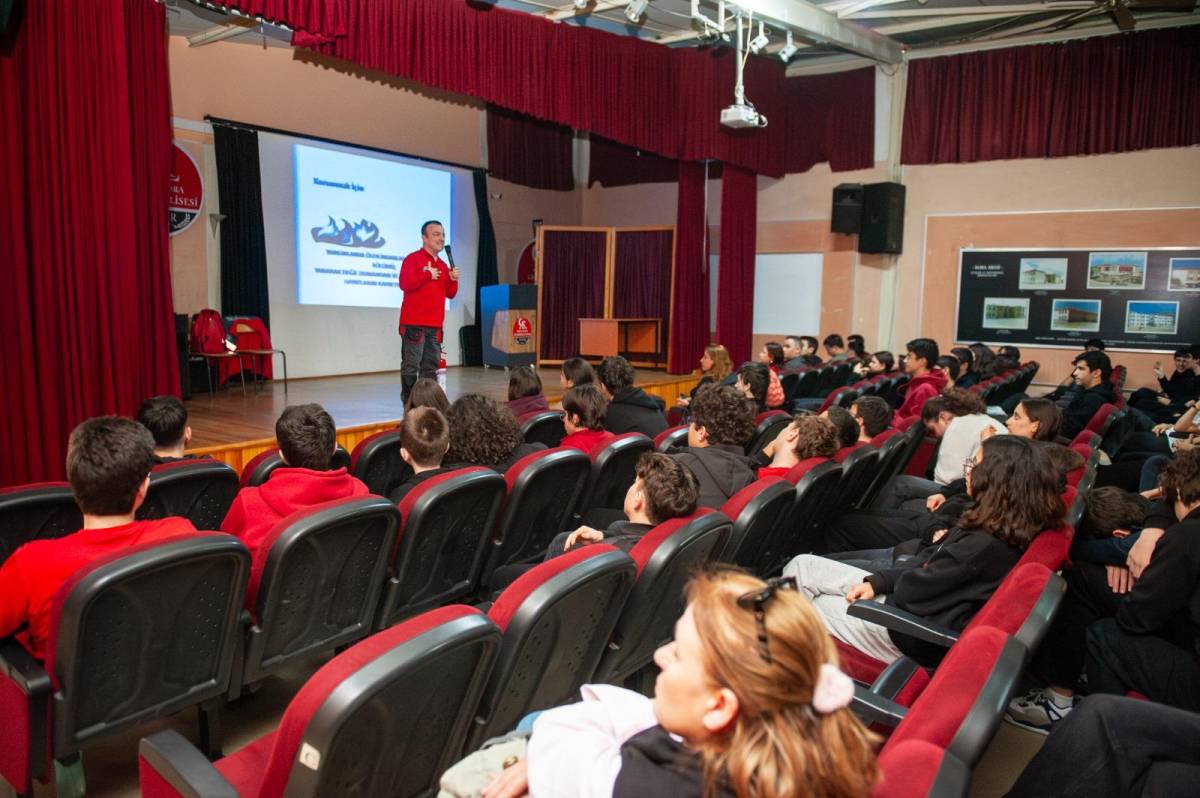 Karşıyakalı gençler afetlere karşı bilinçleniyor