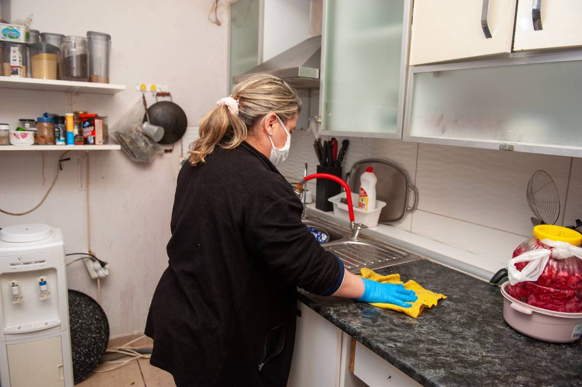 Karşıyaka’da evde temizlik hizmeti başladı