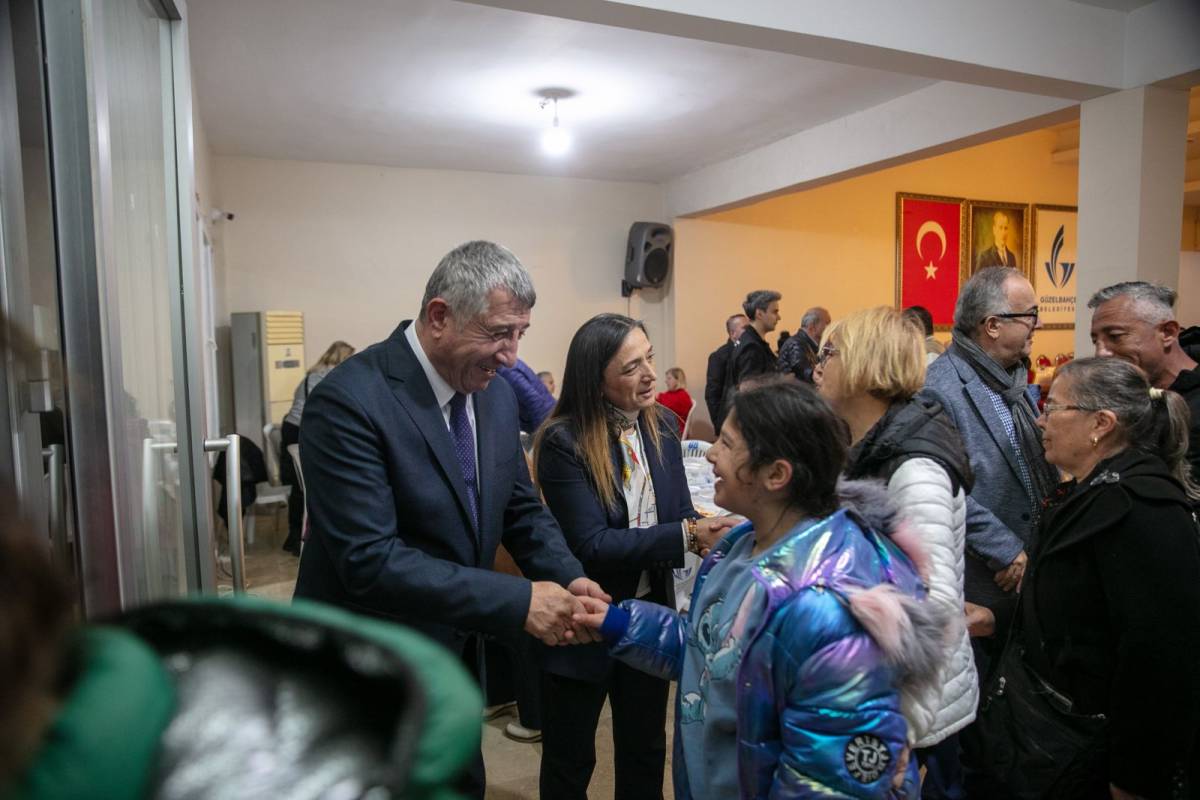 Güzelbahçe'de iftar sonrası bayramlaşma sevinci