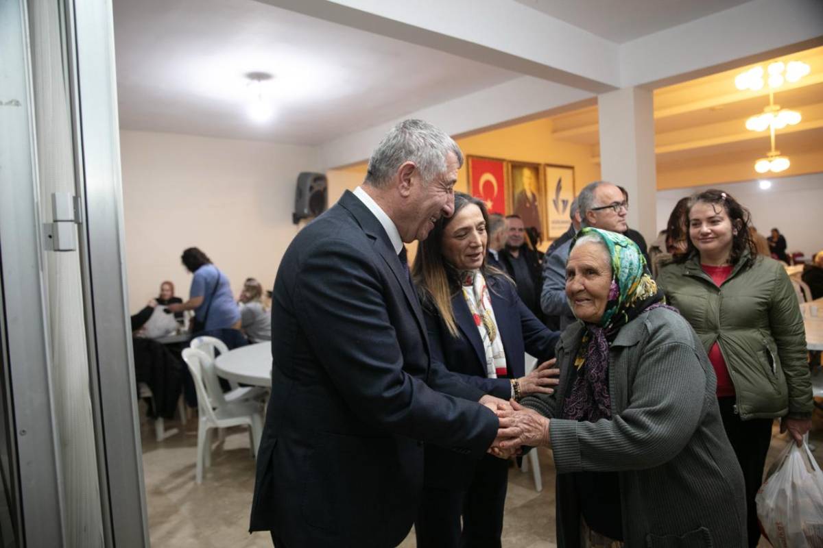 Güzelbahçe'de iftar sonrası bayramlaşma sevinci