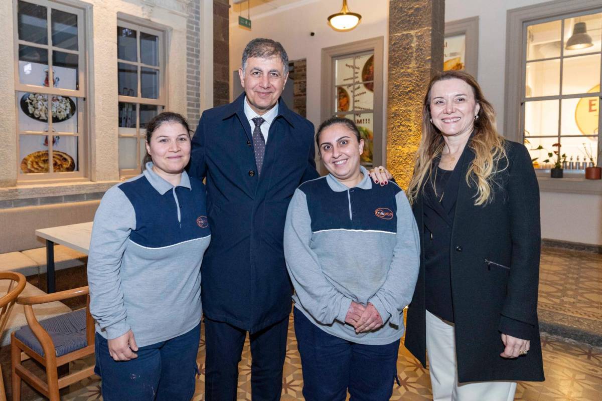 Büyükşehir Belediyesi iftar sofrası Kemeraltı'nda kuruldu