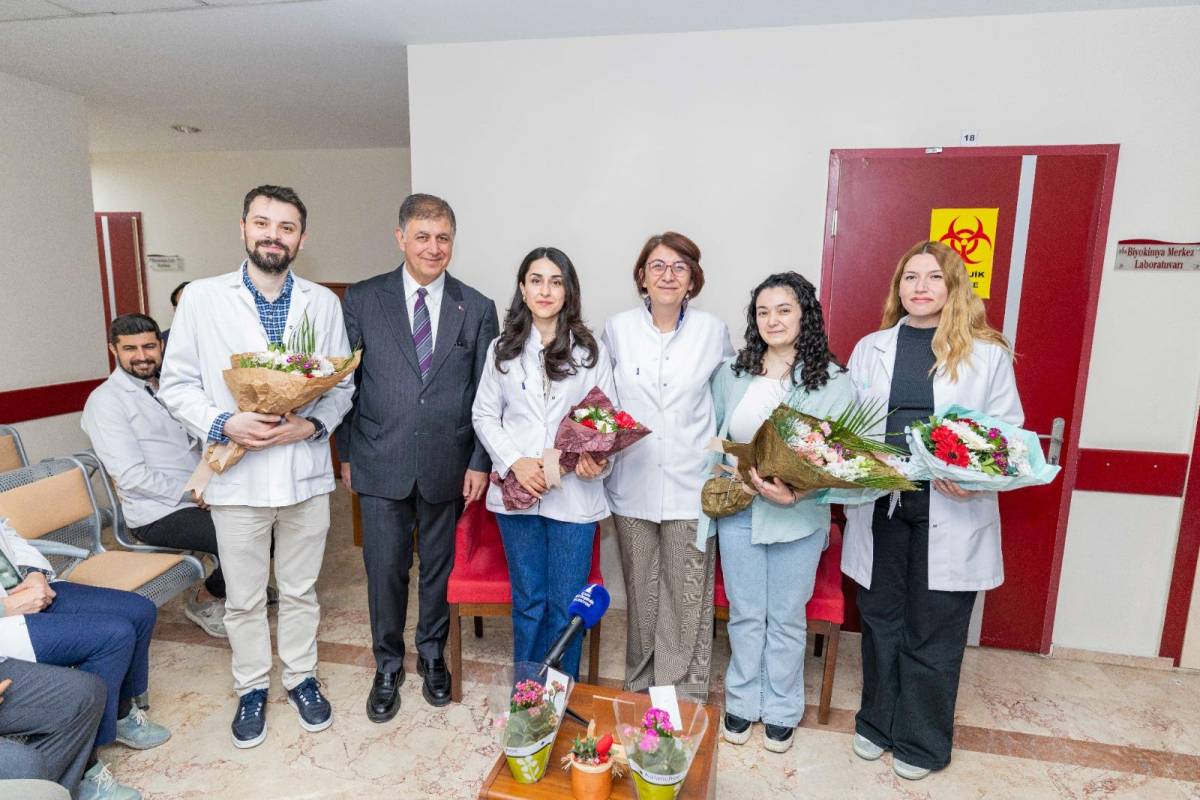 Başkan Tugay, meslektaşlarıyla Tıp Bayramı’nı kutladı