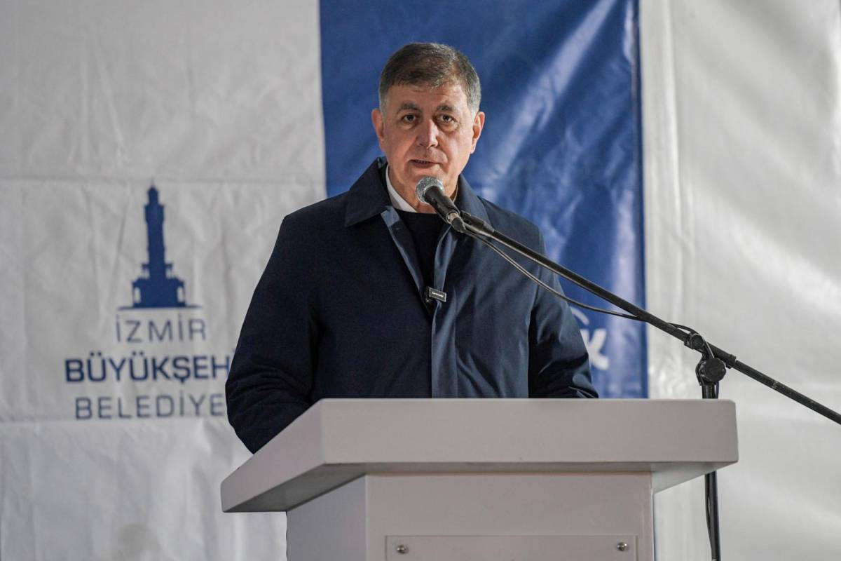 Başkan Tugay, arife gününde Urlalılarla oruç açtı