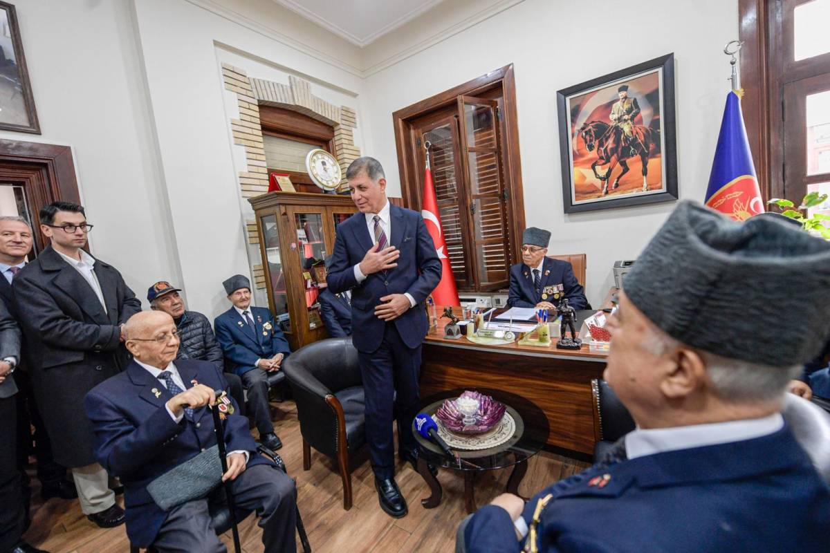 Başkan Tugay'dan şehit aileleri ve gazilere bayram ziyareti
