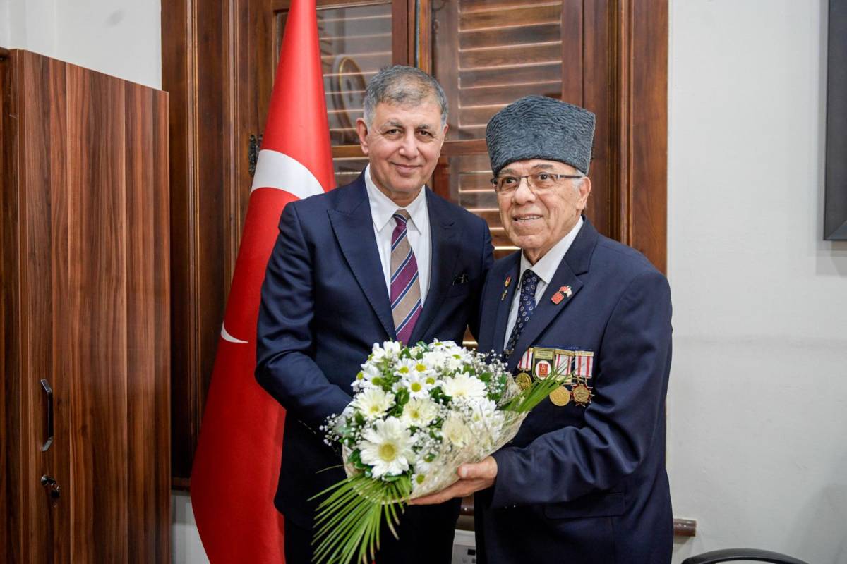 Başkan Tugay'dan şehit aileleri ve gazilere bayram ziyareti