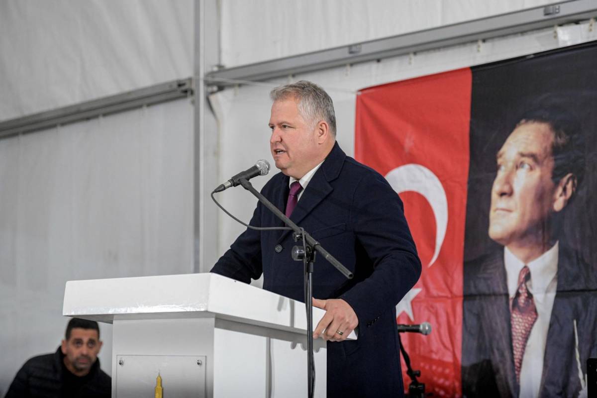 Başkan Tugay, arife gününde Urlalılarla oruç açtı