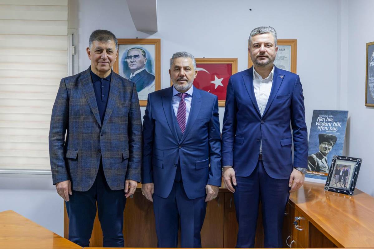 Başkan Tugay bayram namazında Bucalılarla buluştu