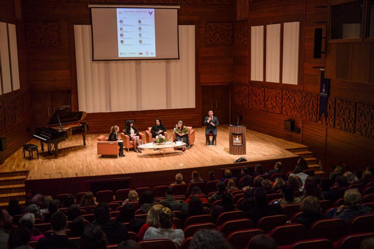 İzmir’de kadın emeği ve engellilik masaya yatırıldı