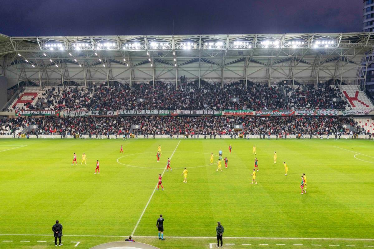 Türk futbolunun efsanesinden Başkan Tugay’a teşekkür