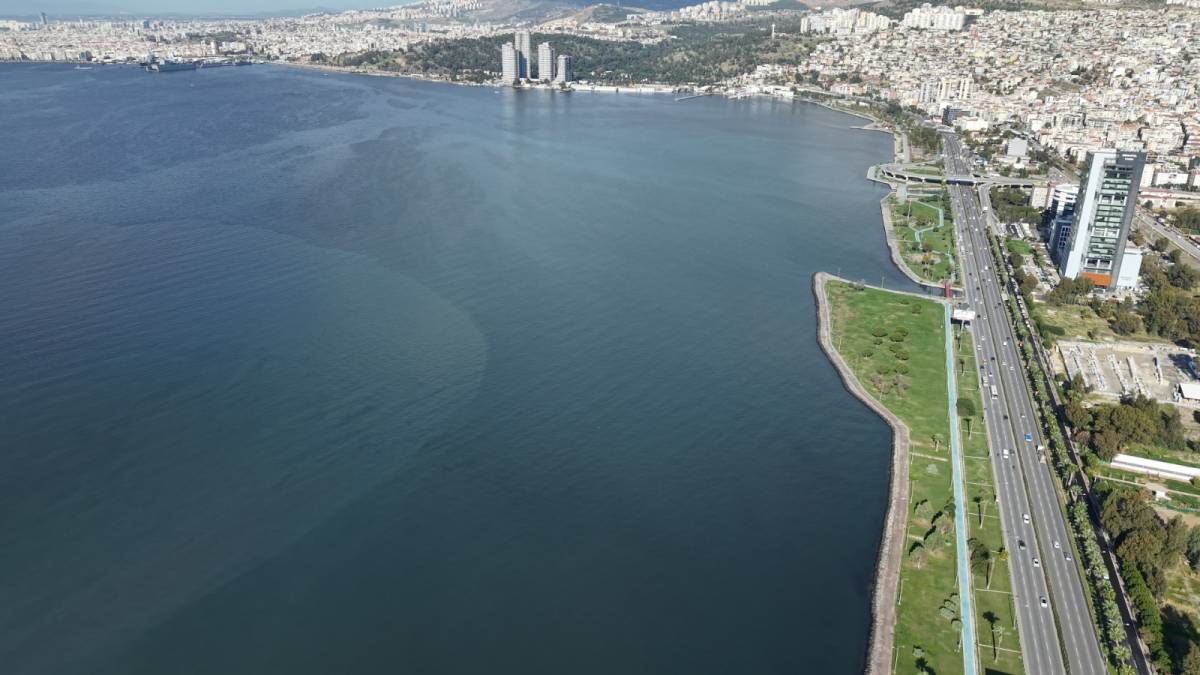 İzmir Körfez’inden 1 milyon ton çamur çıkarıldı