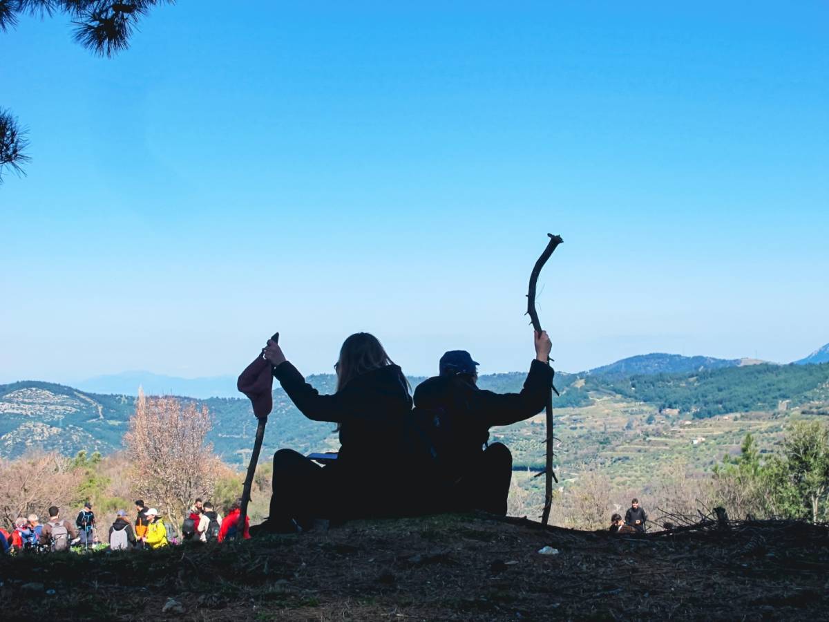 Gençler baharı Efes-Mimas Yolu’nda doğayla karşıladı