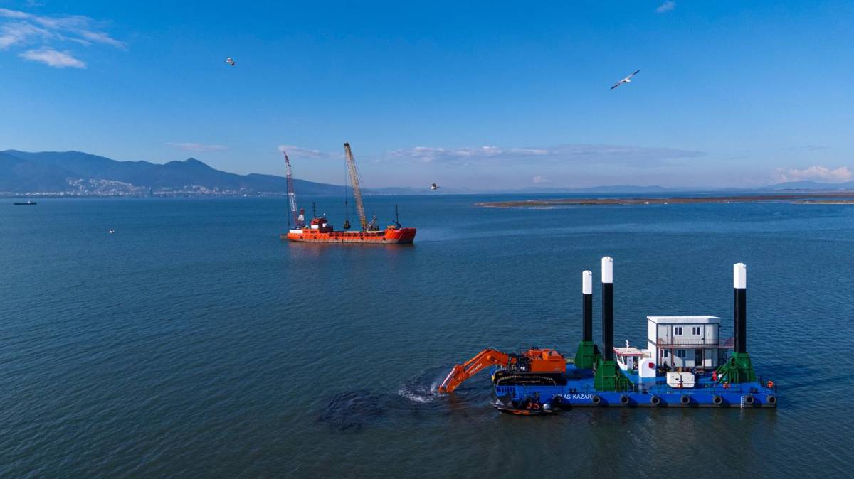 İzmir Körfez’inden 1 milyon ton çamur çıkarıldı