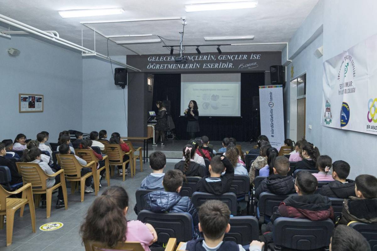 İzmir’de çocuklar iklim için ayakta