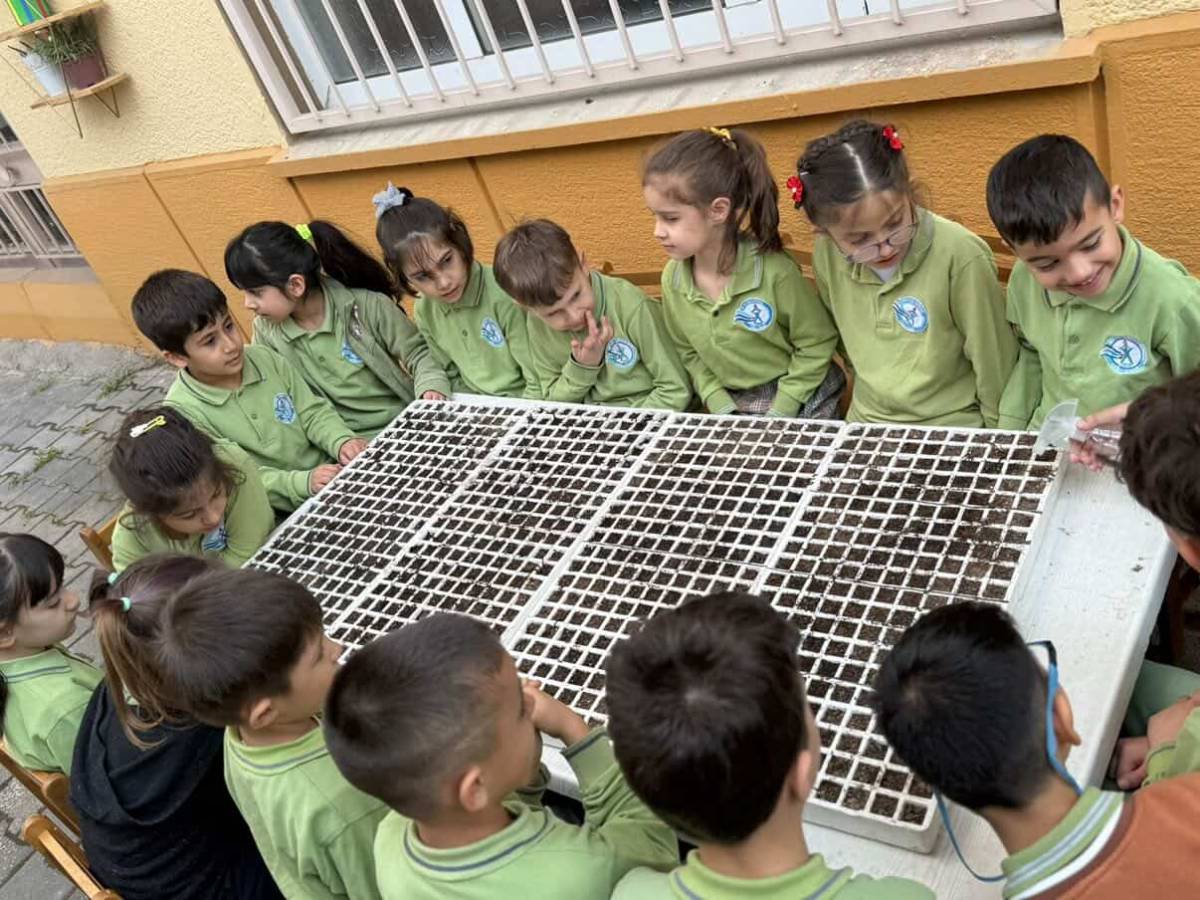 Büyükçiğli İlkokulu minikleri doğayı kucaklıyor