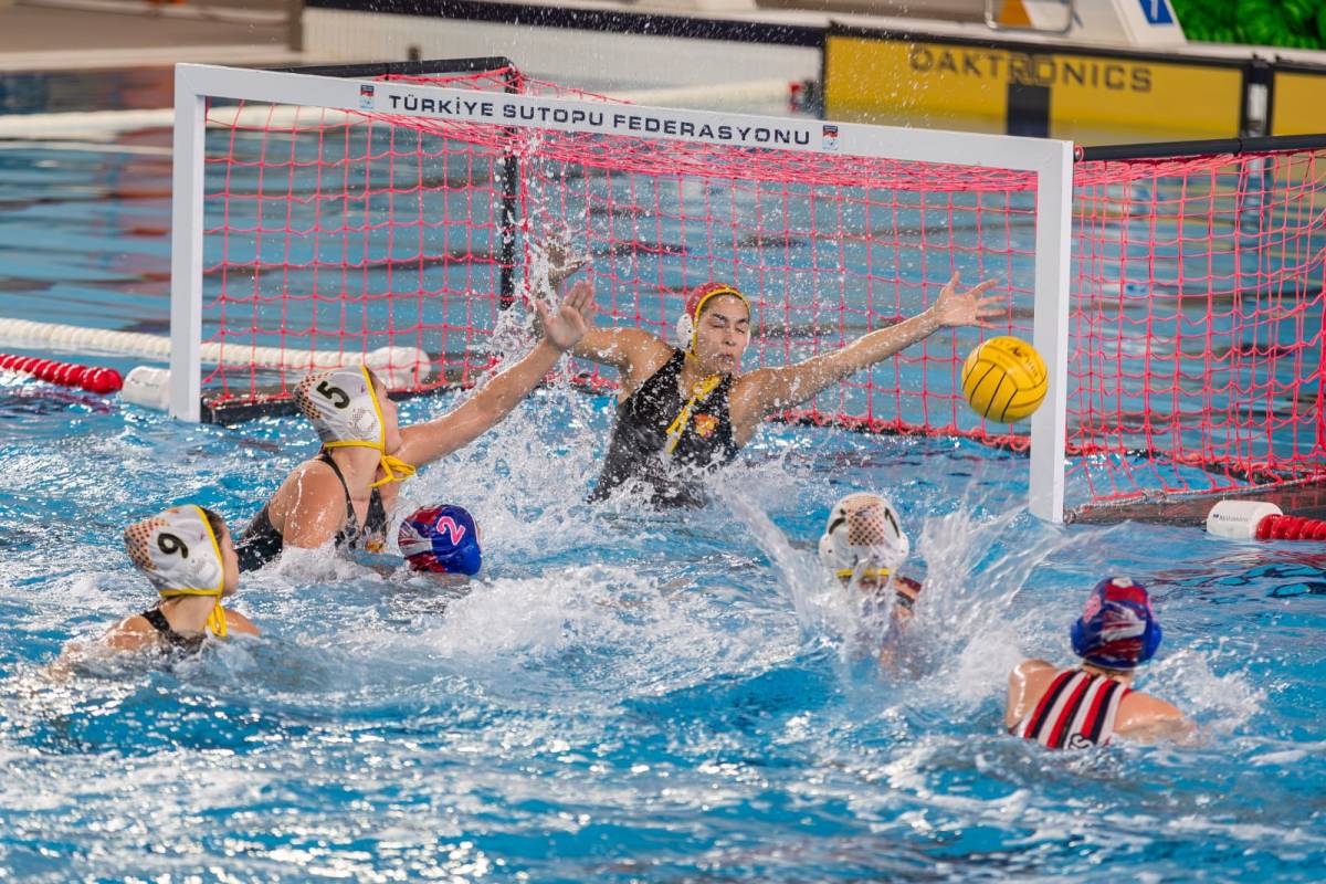 Göztepe’nin Avrupa zaferine Başkan Tugay da eşlik etti