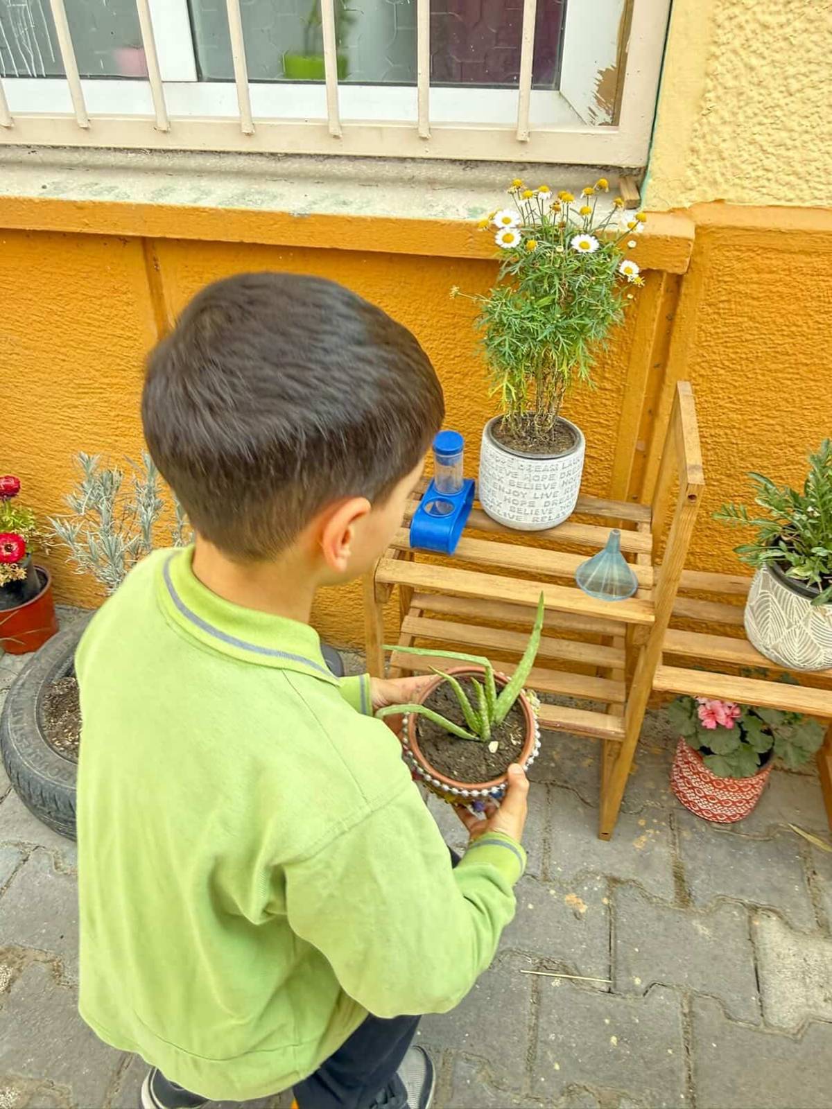 Büyükçiğli İlkokulu minikleri doğayı kucaklıyor