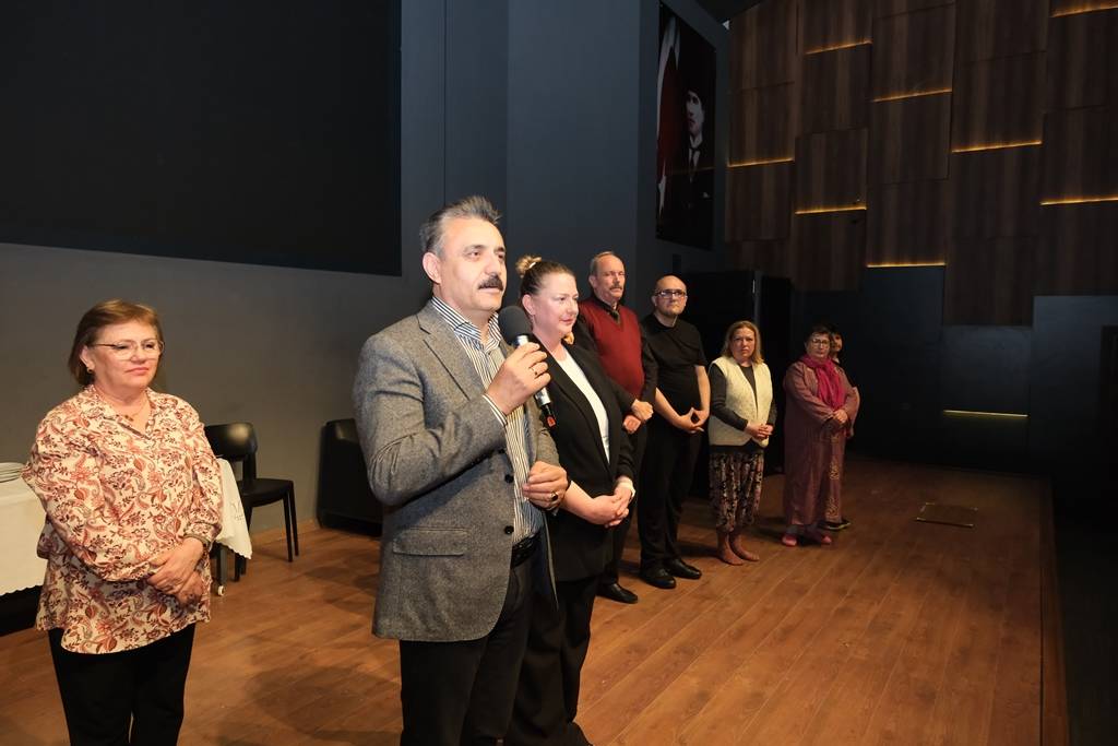 Dikili’de 27 Mart Dünya Tiyatro Günü Coşkusu