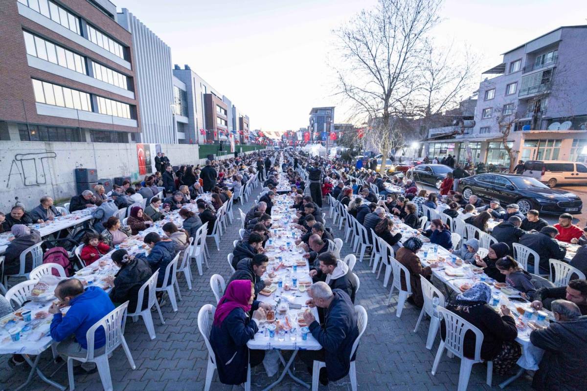 Çamdibi’nde binlerce kişilik iftar sofrası