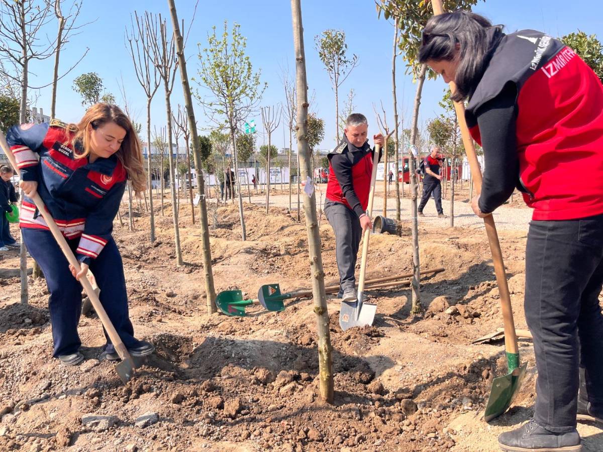 İzmir İtfaiyesi Korusu’na ilk fidanlar dikildi