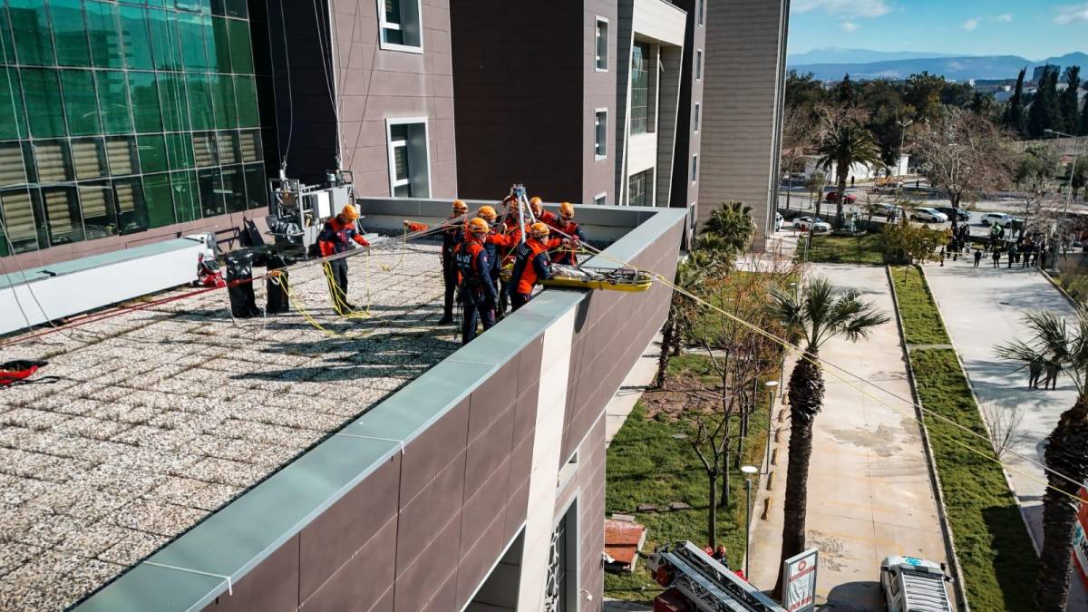 İzmir Adliyesi’nde nefes kesen bomba tatbikatı