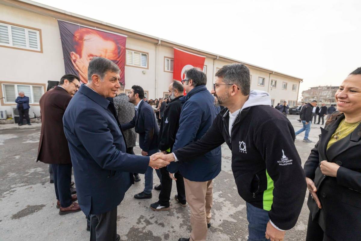 Başkan Tugay, İZSU personeli ile bayramlaştı