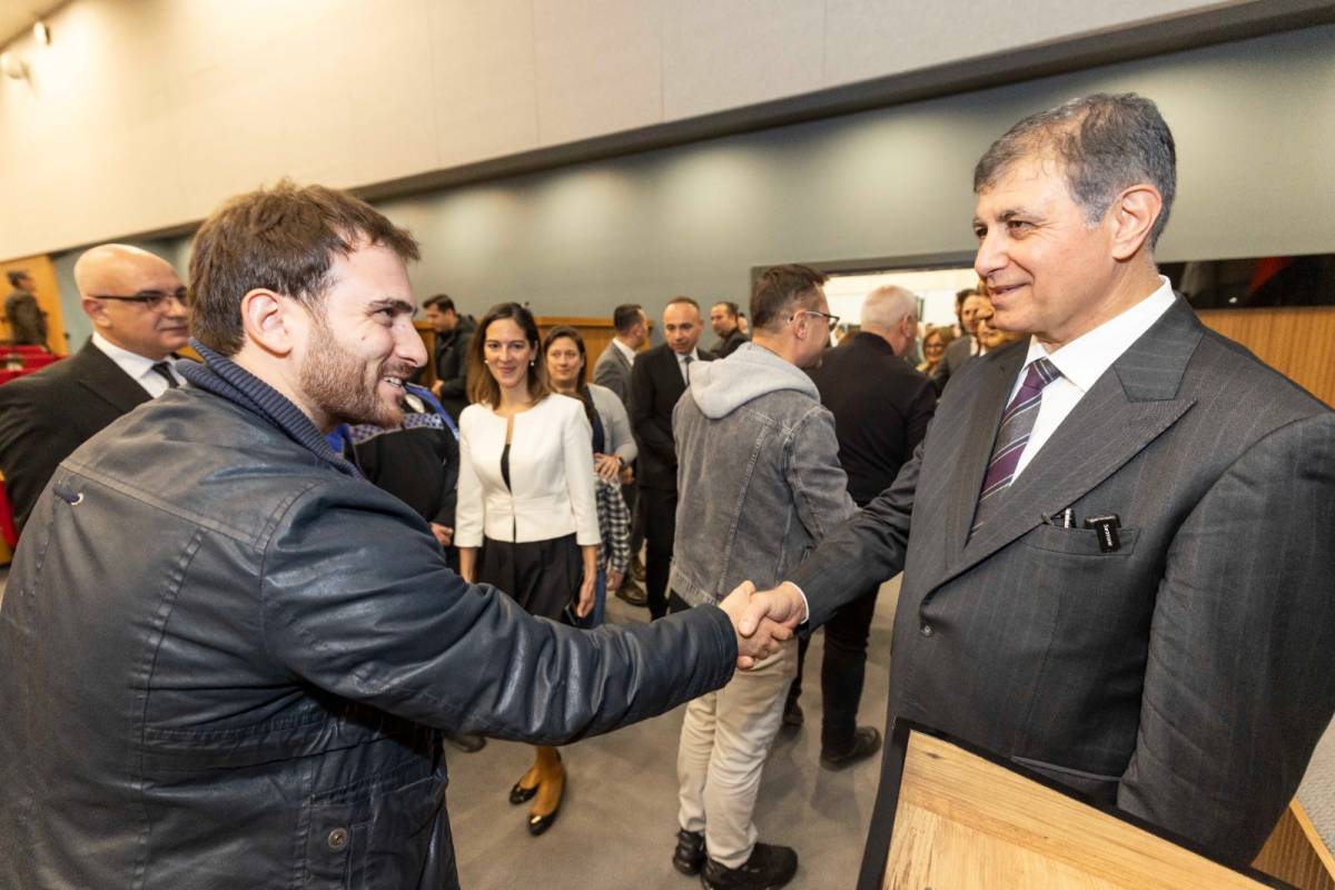 Başkan Tugay Büyükşehir Belediyesi personeliyle bayramlaştı