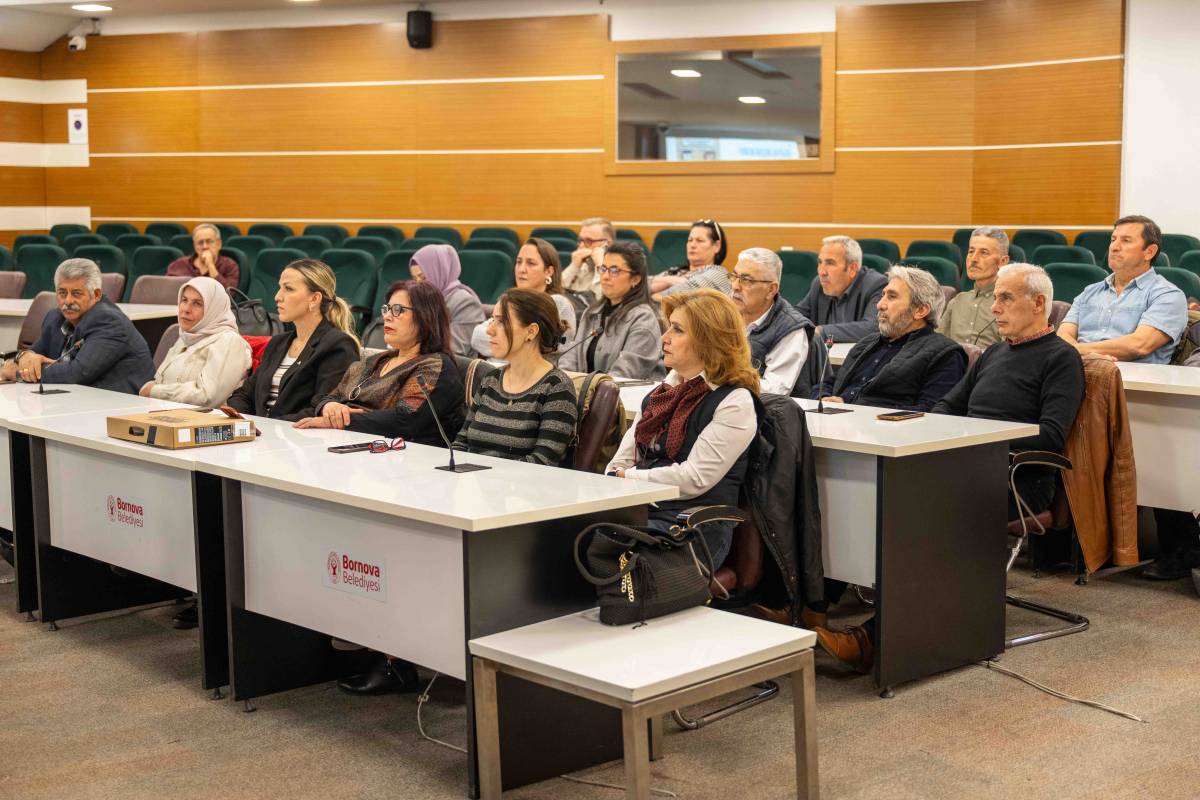Bornova’da muhtarlar için Dijital Dönüşüm Eğitimi