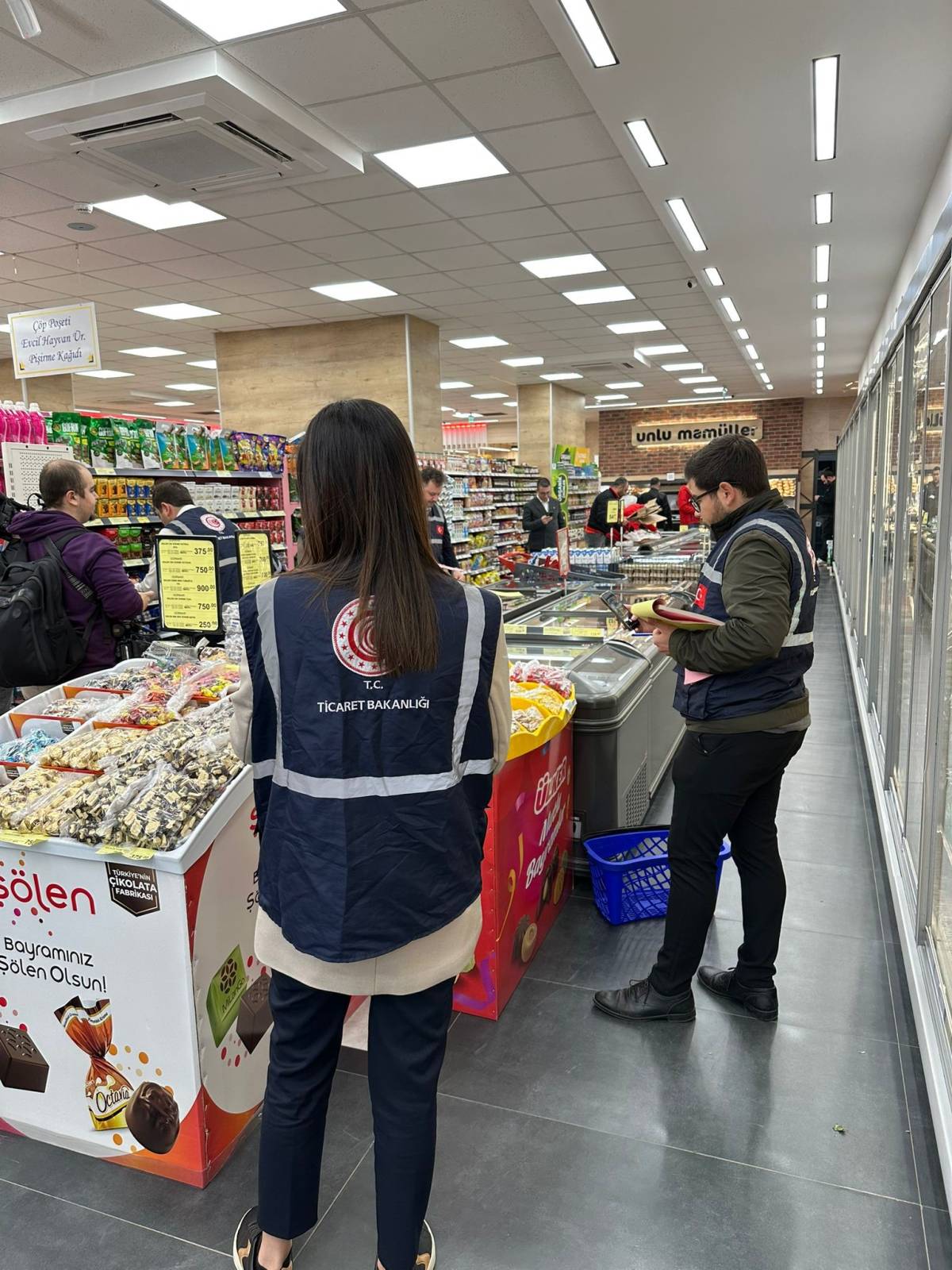 İzmir'de fahiş fiyat uygulayanlara 9 milyon 500 bin TL ceza