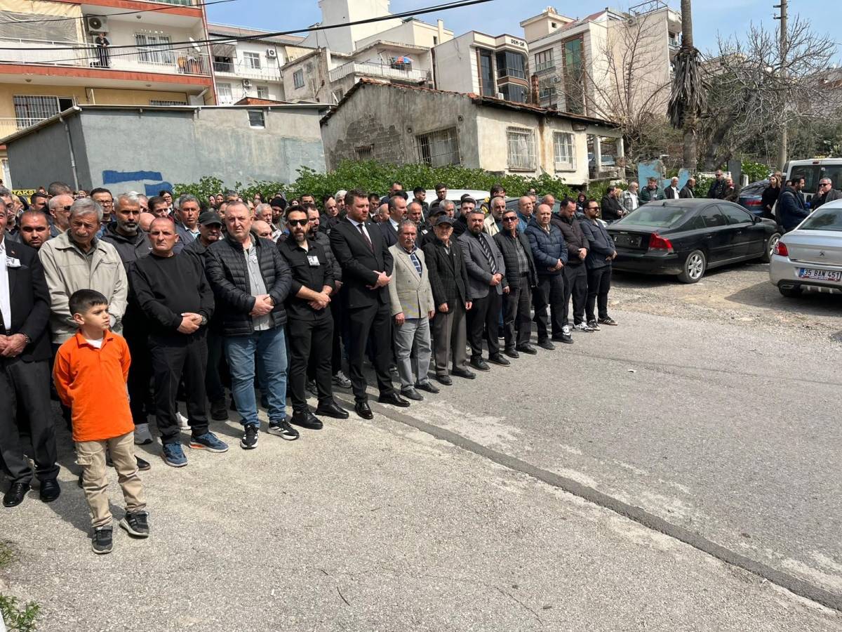 İzmir'de öldürülen taksi şoförü son yolculuğuna uğurlandı