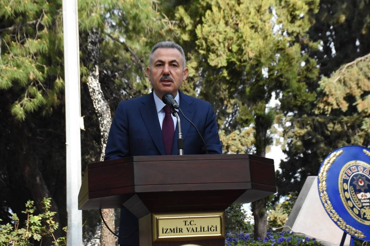 İzmir'de 18 Mart Çanakkale Deniz Zaferi'nin 111. yıl dönümünde şehitler anıldı