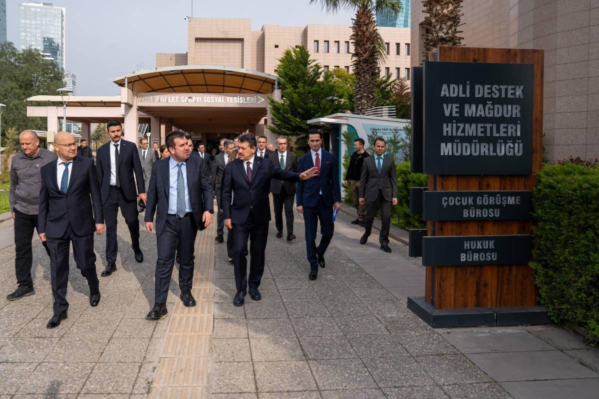 Adalet Bakan Yardımcısı Tuncay, İzmir Adliyesi'ni ziyaret etti