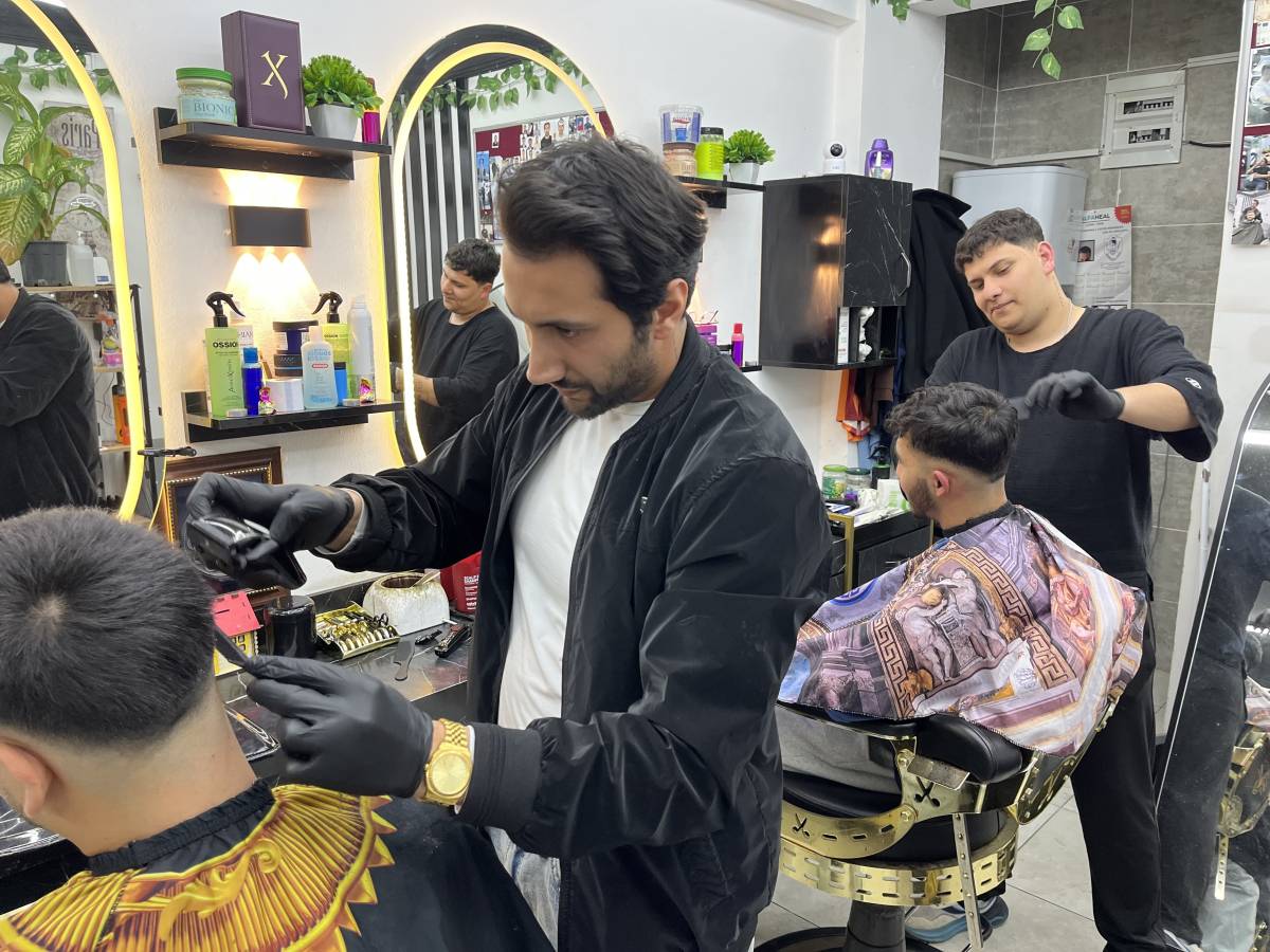 Berberler bayram tıraşı için 24 saat mesai yapıyor