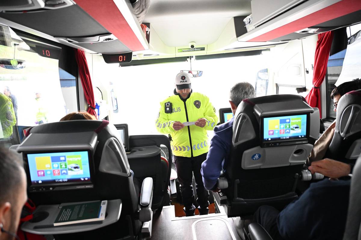 İzmir'de polis ekiplerinden bayram mesaisi