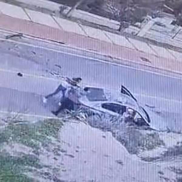 Çeşme'de kaza yapan sürücüye yumruklu saldırı kamerada