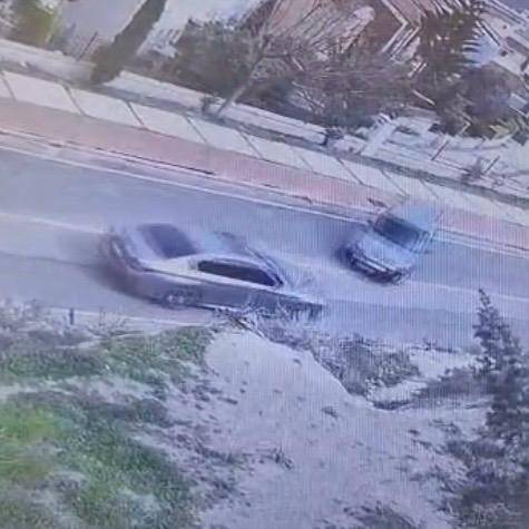 Çeşme'de kaza yapan sürücüye yumruklu saldırı kamerada