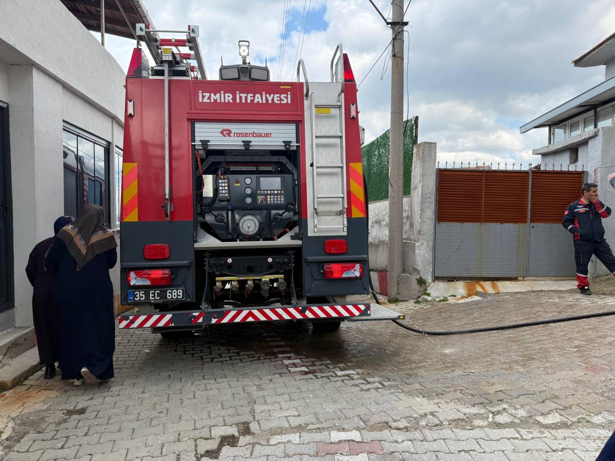 İzmir'de tek katlı evde çıkan yangın korkuttu