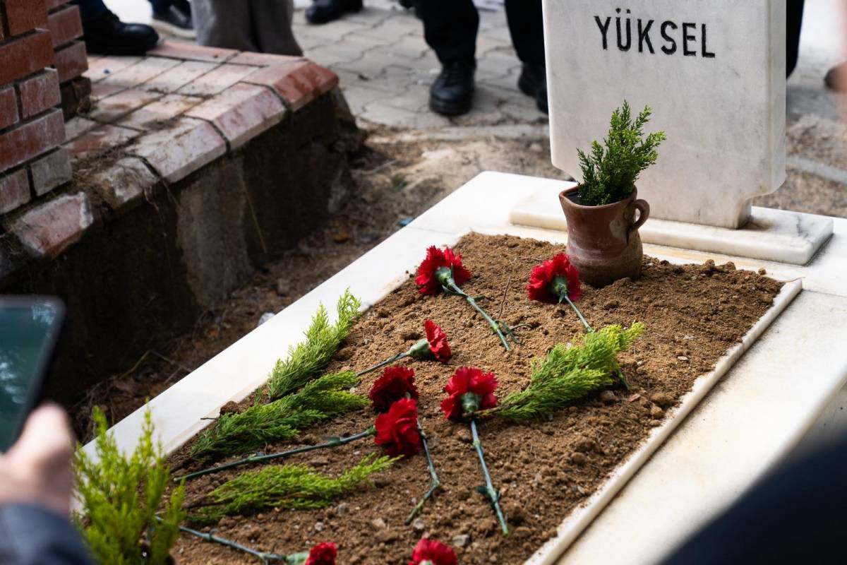 İzmirli usta gazeteci mezarı başında anıldı