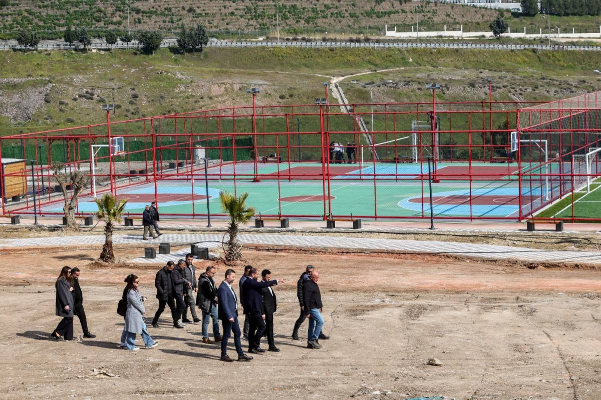 Bayraklı’da Ferdi Zeyrek Spor Kompleksi’nde Çalışmalar Sona Yaklaştı