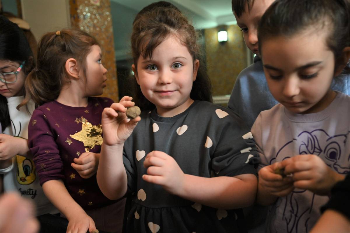 Bornova’da minik eller doğaya can verdi