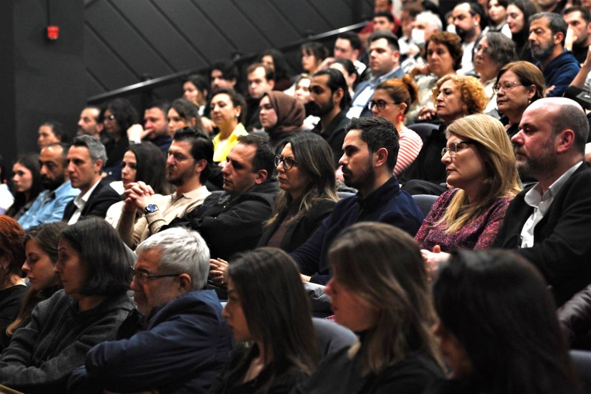 Bornova’da tiyatroya alkış