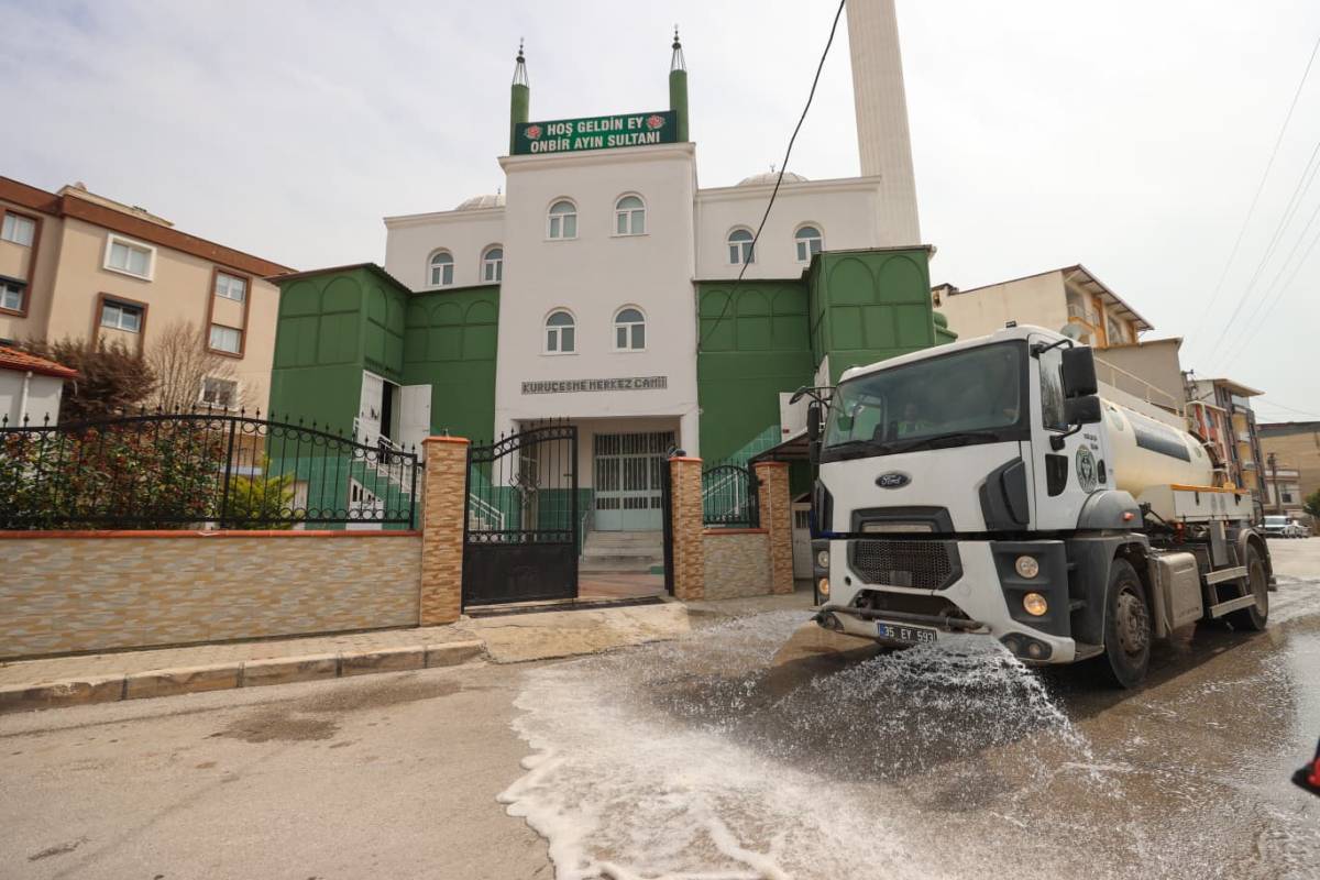 Buca’daki ibadethanelerde bayram temizliği