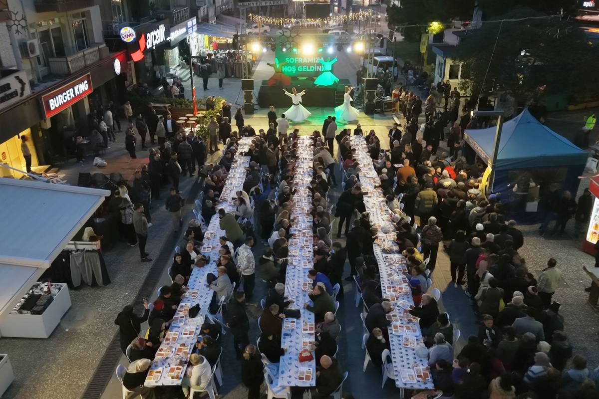 İzmir’in zirvesi Buca’daki iftar sofrasında buluştu