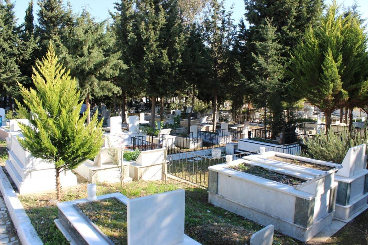 İzmir’de mezarlıklar doldu