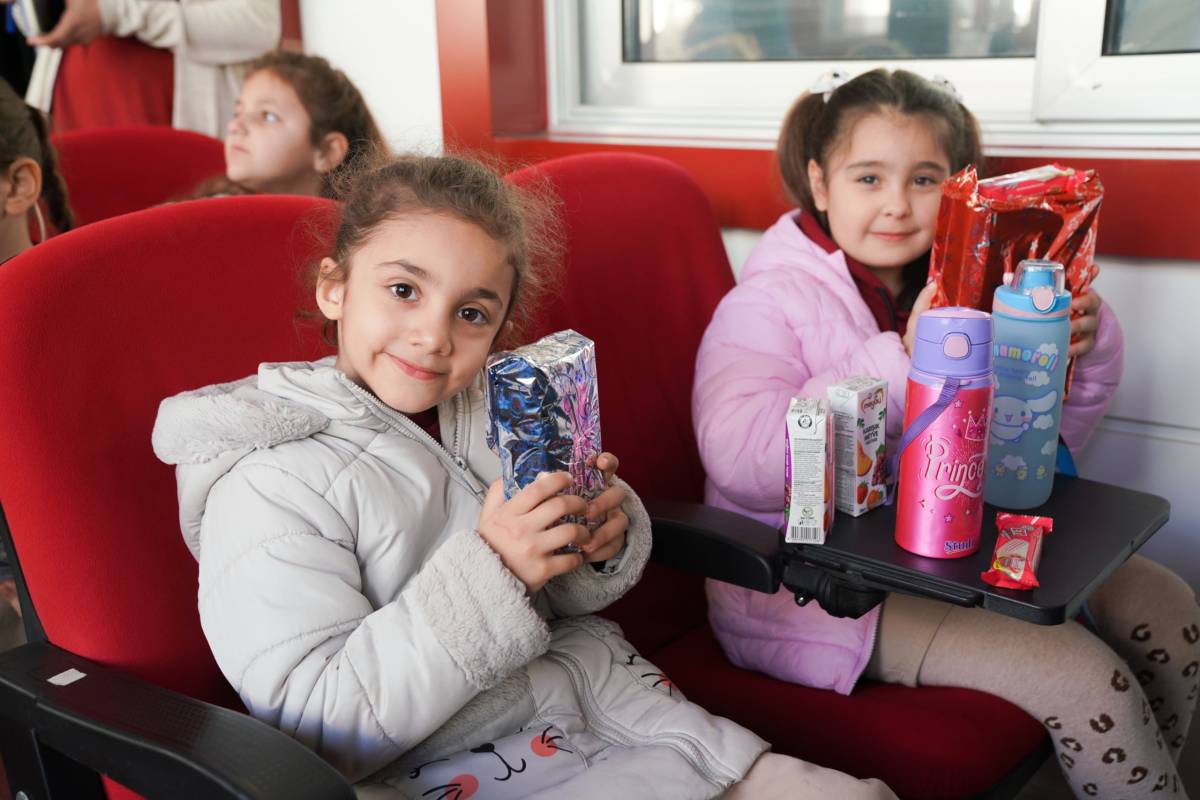 Seferihisar’da minik kalplerden büyük dayanışma