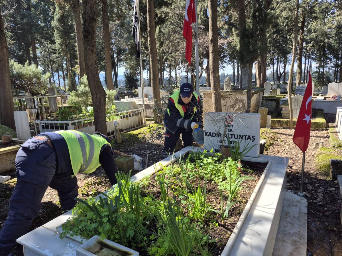 Torbalı Belediyesi’nden Şehit Kabirlerine Vefa Dokunuşu
