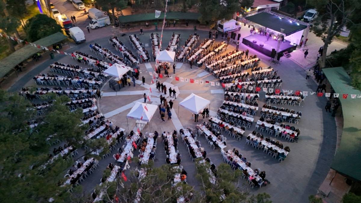 Bornova’da Kadir Gecesi’nde büyük iftar buluşması