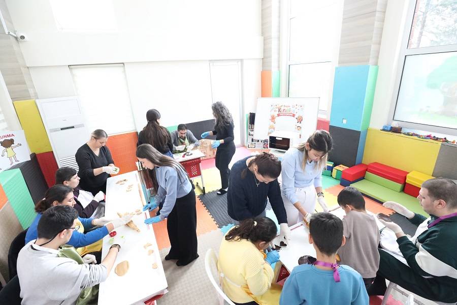 Menderes’in Engelsiz Evi’nde Kurabiye Etkinliği