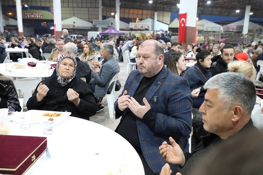 Menderes’te Binler Aynı Sofrada