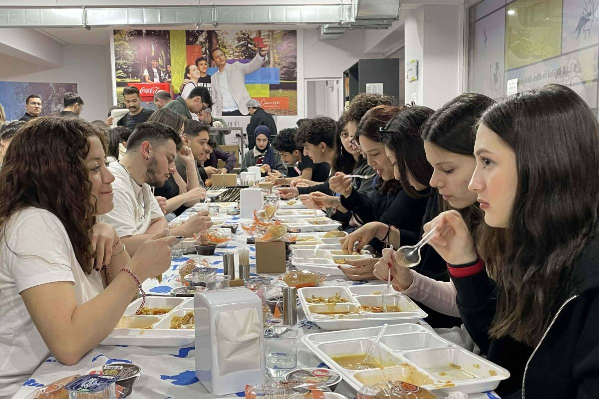 Bornova’da Gençlerle İftar